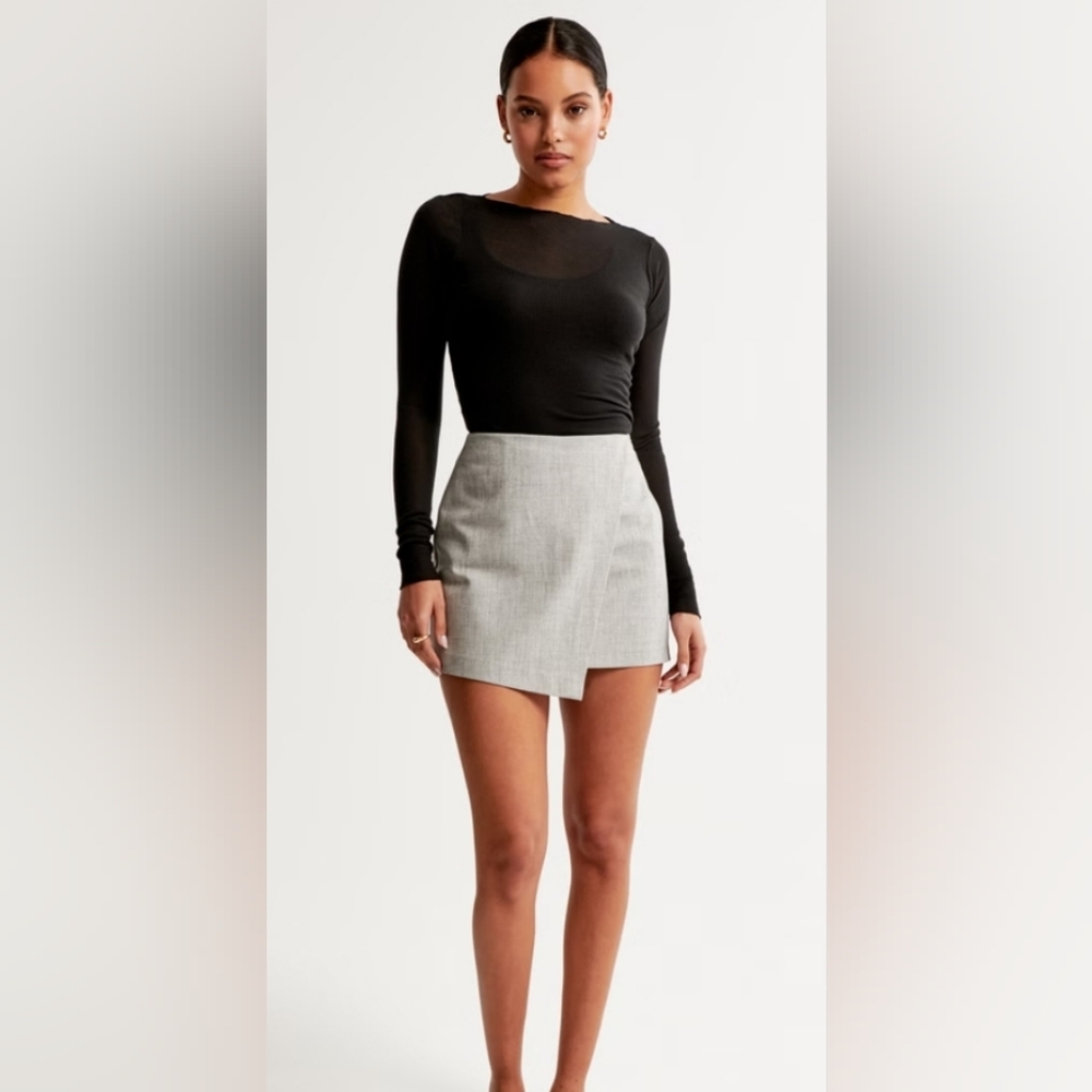 A&F Scarlett Wrap Mini Skort. Large in gray.